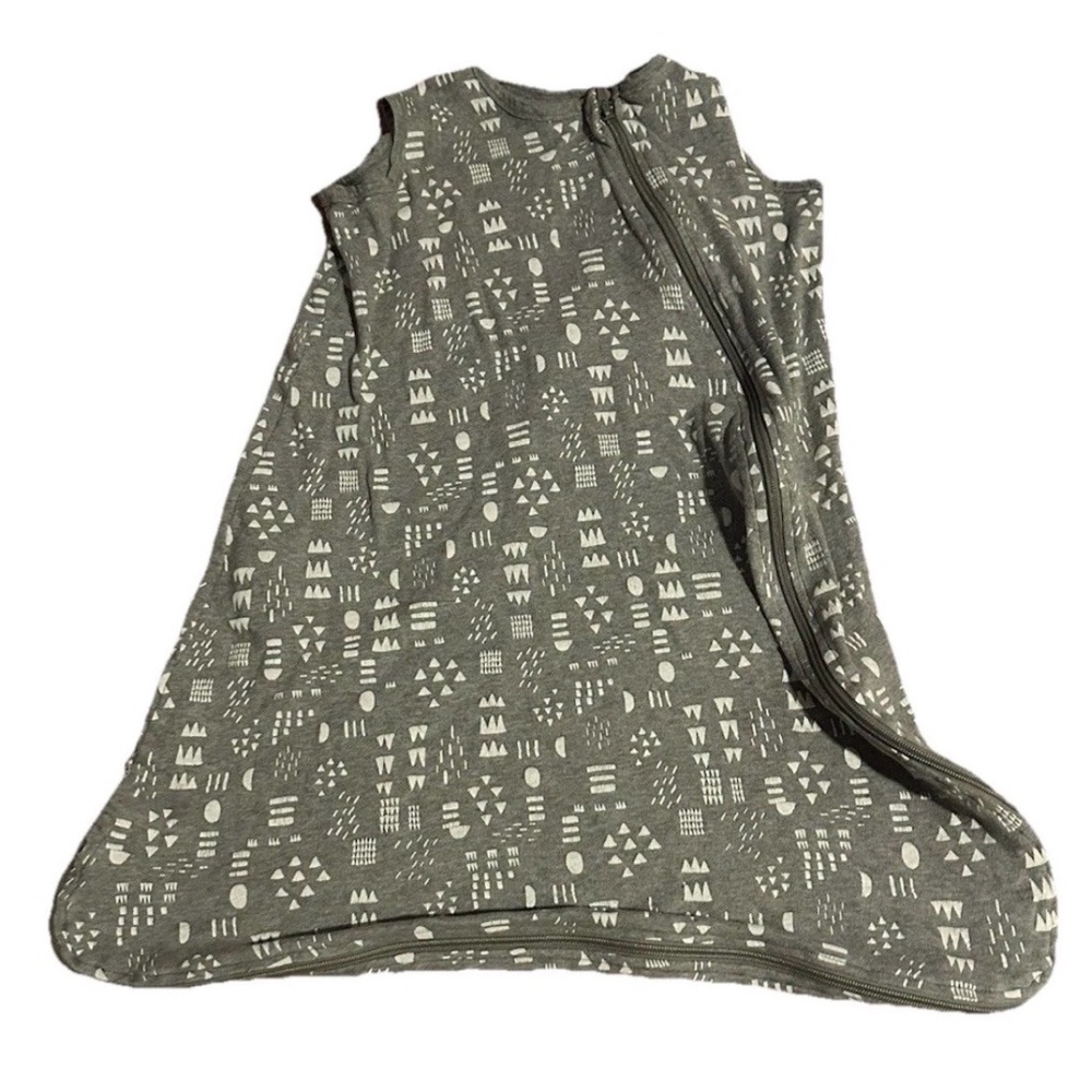 Honest Company Solid Gray White Geometric Sleeveless Zipper Swaddle Size Large